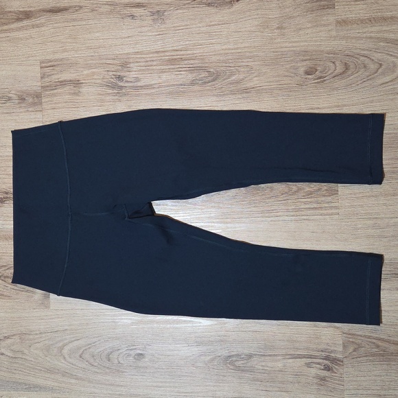 Lululemon Wunder Under Crop High Rise *Full-On Luxtreme 21" True Navy Size 8 - Picture 5 of 14